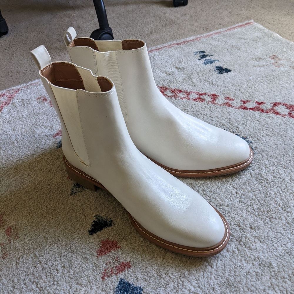 Universal Thread White Chelsea Boots